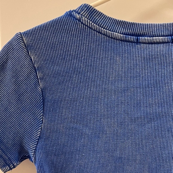 Acid wash blue crop top - Picture 4 of 4